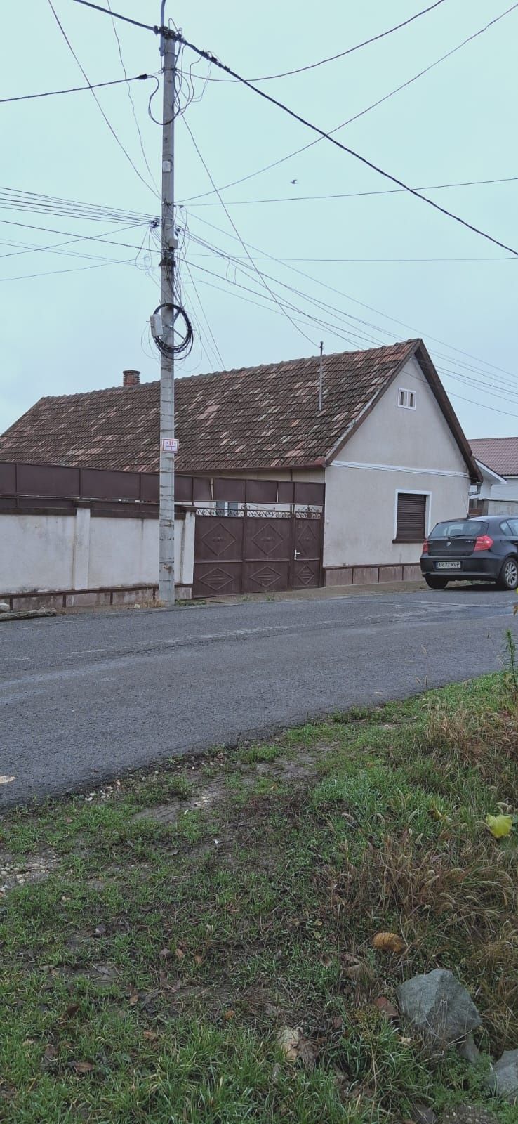 Vând casă cu 4 camere în Parneava 500m2 Arad