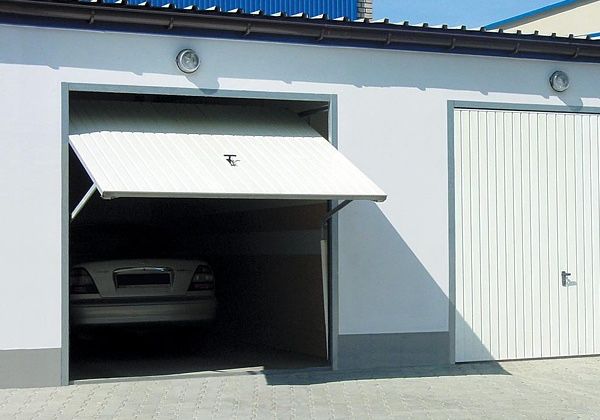 Inchiriez garaj in curte inchisa Bulevardul Vasile milea 33 Arad