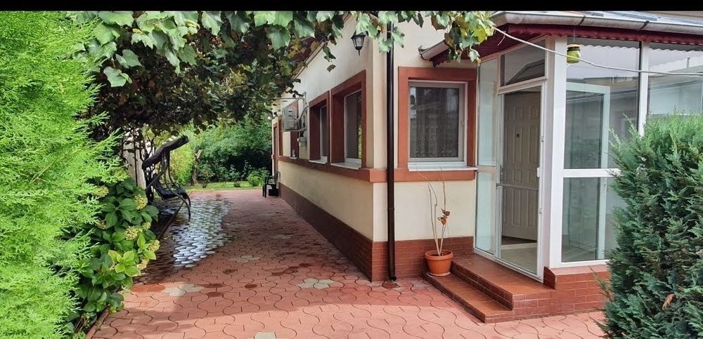 Casa la curte cu garaj Bucuresti Sectorul 5