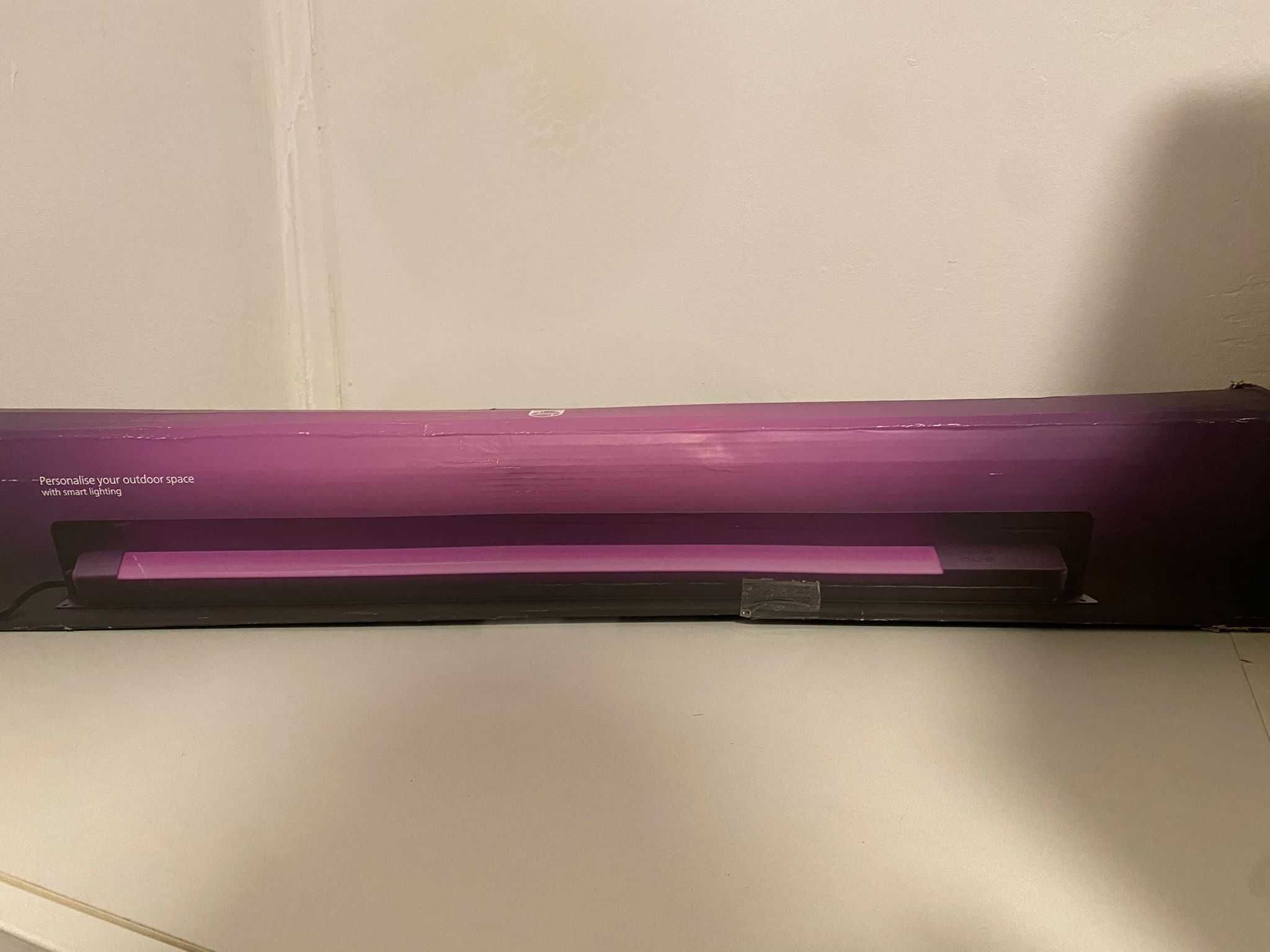 Spot LED RGB linear pentru exterior Philips Amarant Hue Timisoara