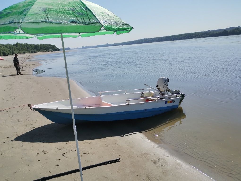 Barca cu motor . Giurgiu