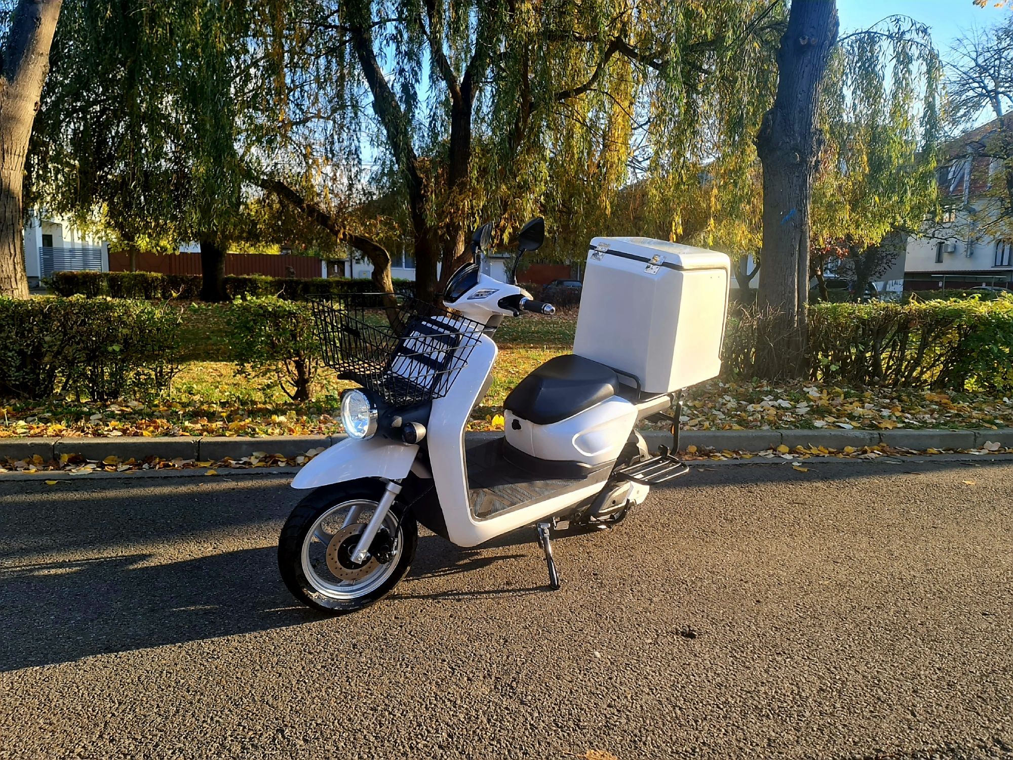 Vand/Schimb/Rate Scuter electric pentru livratori/cargo Oradea